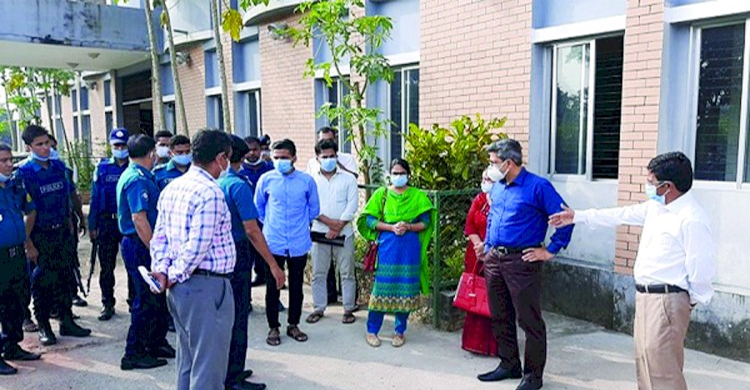 ছাত্রাবাসে গৃহবধূ ধর্ষণ: বিচার বিভাগীয় তদন্ত কমিটির ঘটনাস্থল পরিদর্শন