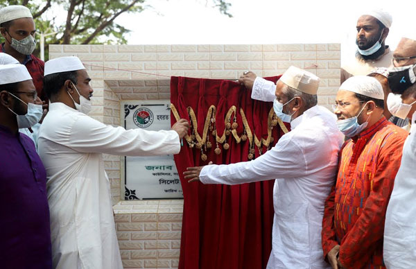 মানিকপীর টিলায় ৪ ব্লকে হচ্ছে কবরস্থান