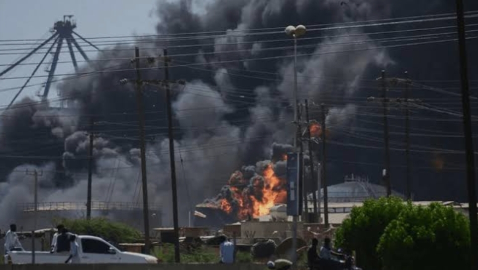 নাইজেরিয়ার মাইদুগুরি শহরের একটি মসজিদে ২০২৫ সালের ২৪ ডিসেম্বর সন্ধ্যায় বোমা বিস্ফোরণে অন্তত ৭ জন নিহত এবং ৩৫ জন আহত হয়েছেন। এটি একটি আত্মঘাতী হামলা বলে সন্দেহ করা হচ্ছে।